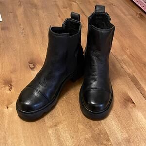 Sorel Black Leather Joan Now Waterproof Chelsea Boot 9.5 Women’s EUC